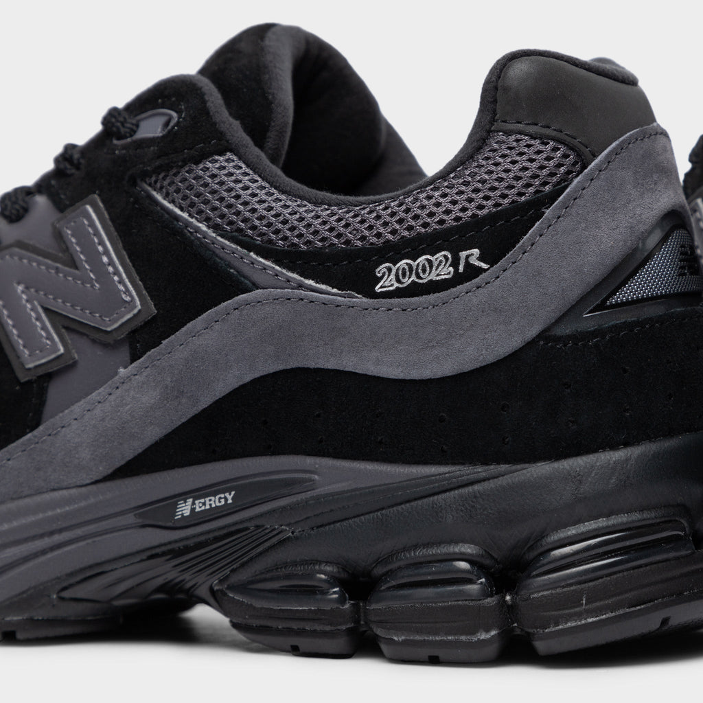 New Balance 2002 Sneakers - Black / Black - Product view 3
