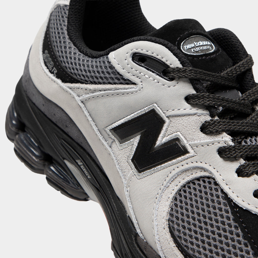 New Balance 2002R Sneakers - Grey / Black - Product view 3