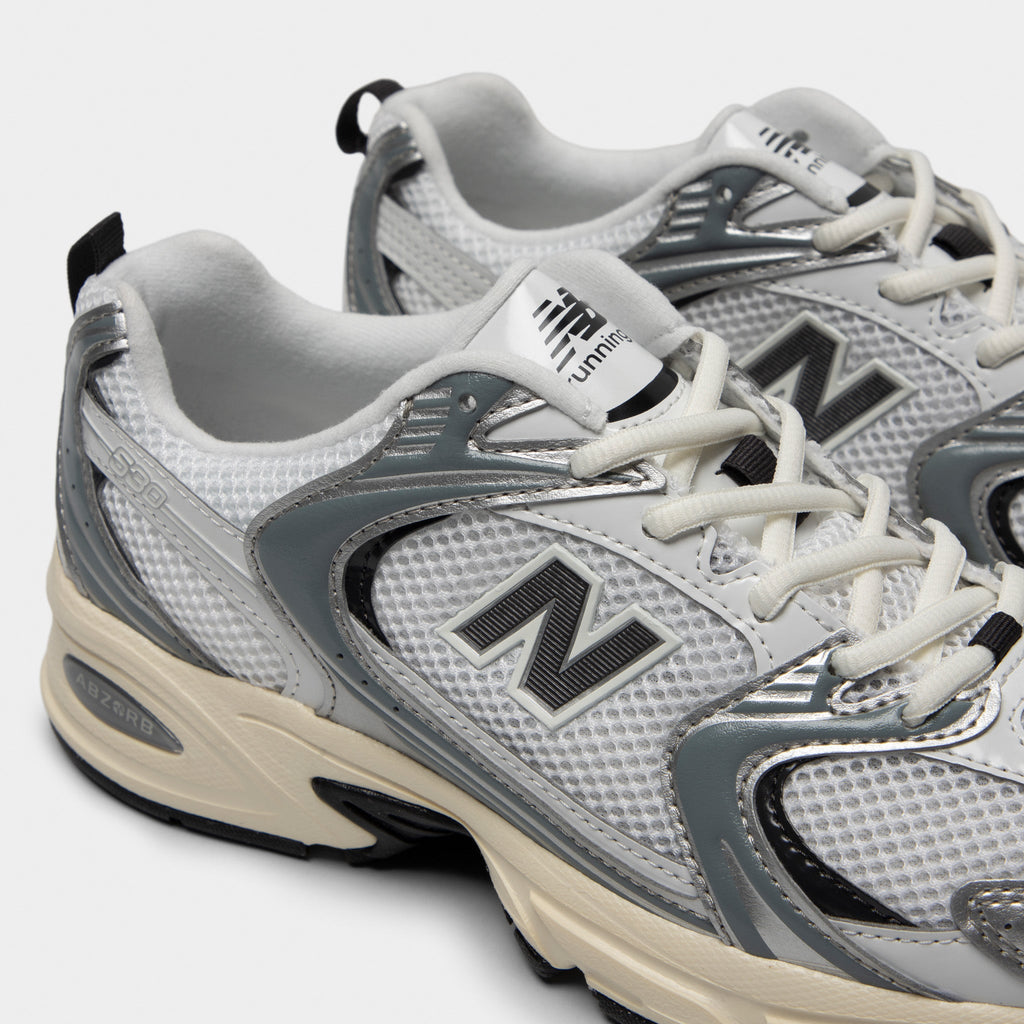 New Balance 530 Sneakers - Silver Metallic / Black Cement - Product view 3