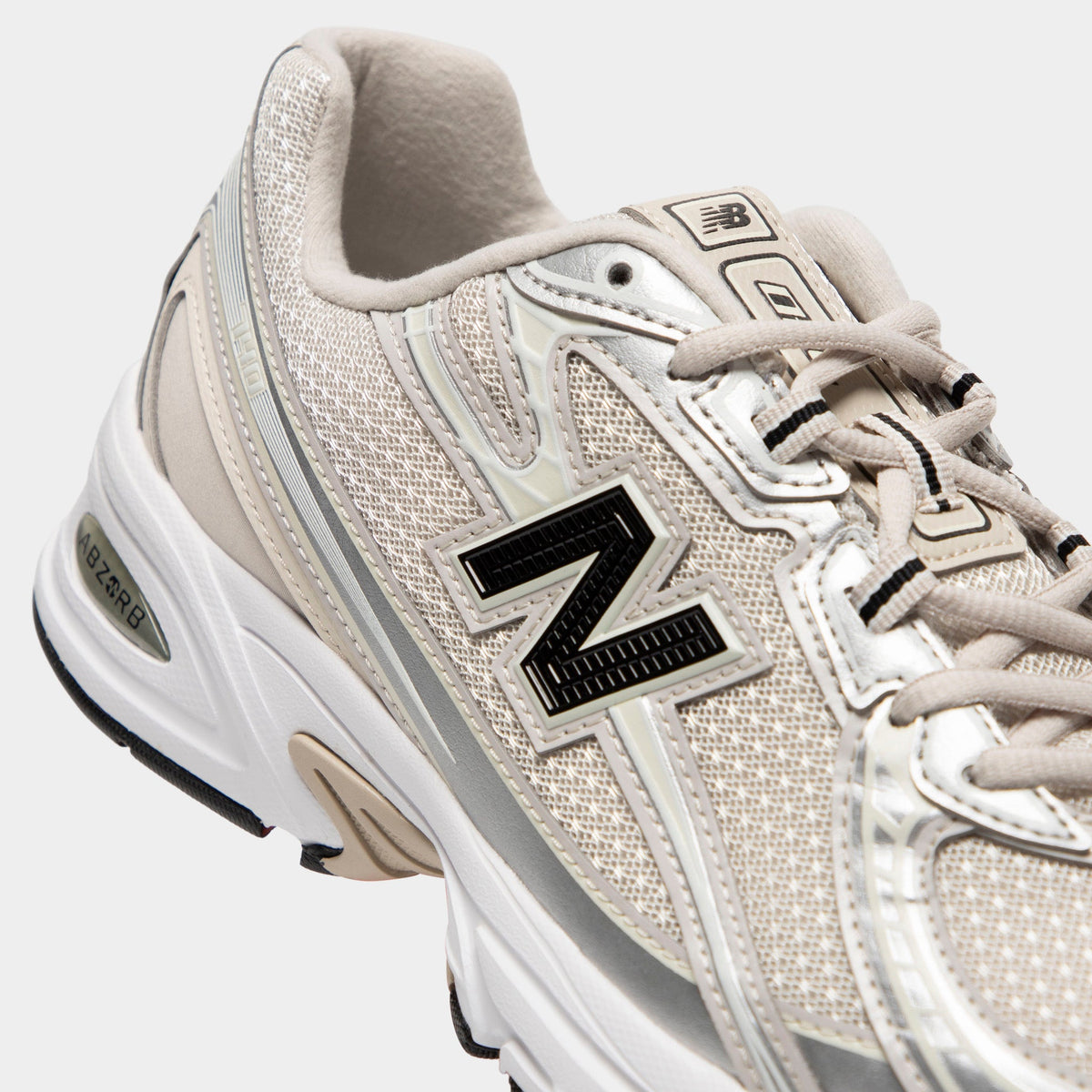 New Balance 740 Sneakers - Timberwolf / Black - Product view 3