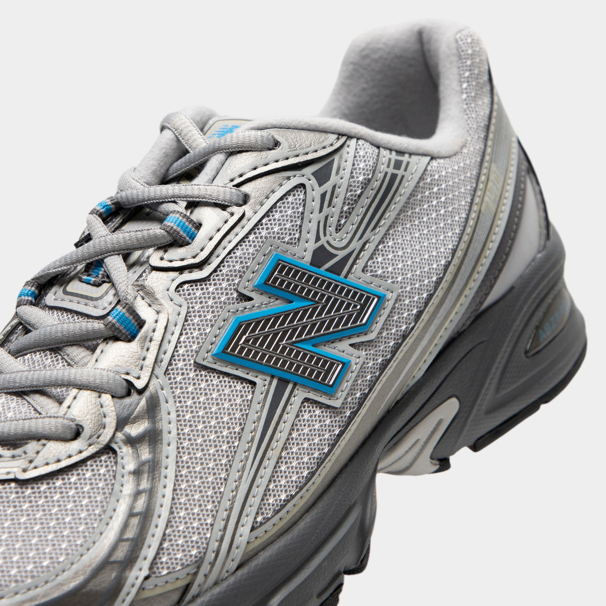 New Balance 740 Sneakers - Raincloud / Fan Blue - Product view 3