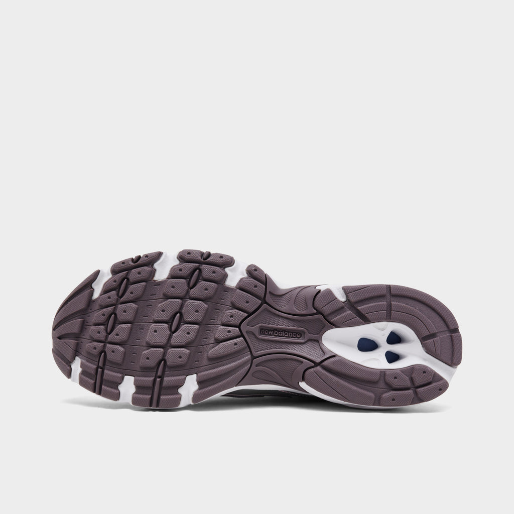 New Balance 740 Sneakers - Ice Wine / White - Product view 6